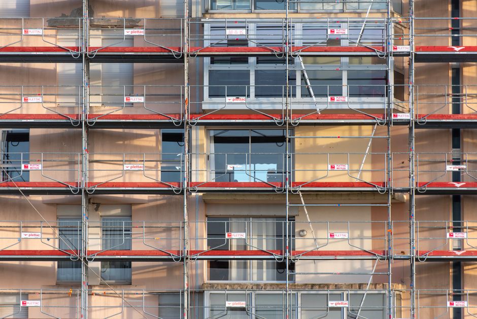 Rénovation globale d’un bâtiment résidentiel collectif — opération CEE BAR-TH-177